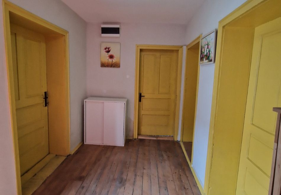 Почивка с компания в Говедарци: Нощувка в самостоятелна къща за 6 човека в Цветна къща Девияни, снимка 8