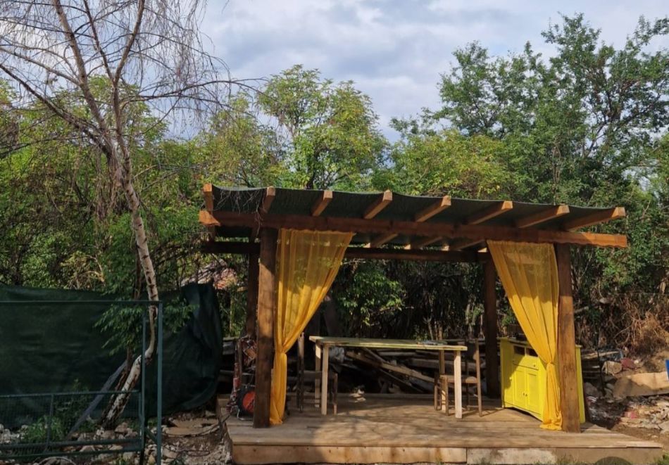 Почивка с компания в Говедарци: Нощувка в самостоятелна къща за 6 човека в Цветна къща Девияни, снимка 4