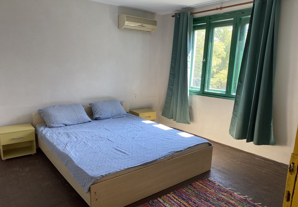 Почивка с компания в Говедарци: Нощувка в самостоятелна къща за 6 човека в Цветна къща Девияни, снимка 3