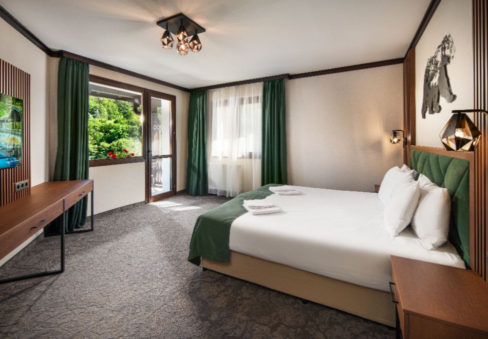 Делник в Чифлика: Нощувка за двама със закуска и вечеря + 2 минерални басейна и релакс зона в обновения хотел Алфарезорт Палас****, снимка 27