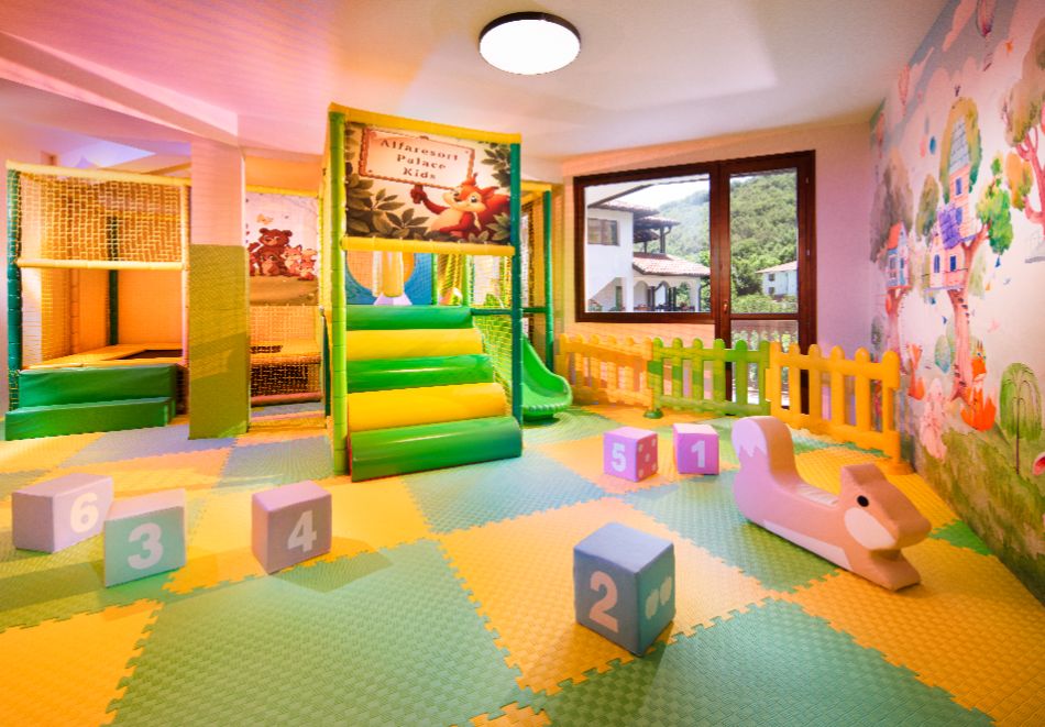 Делник в Чифлика: Нощувка за двама със закуска и вечеря + 2 минерални басейна и релакс зона в обновения хотел Алфарезорт Палас****, снимка 28