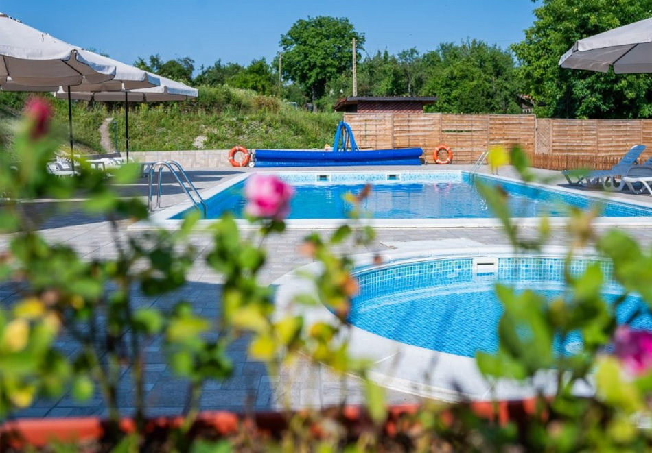 3-ти март до Тревненски балкан: 3 нощувки за ДВАМА със закуски и вечери + външно джакузи и сауна от Комплекс Асеневци ***, с. Царева ливада, снимка 4