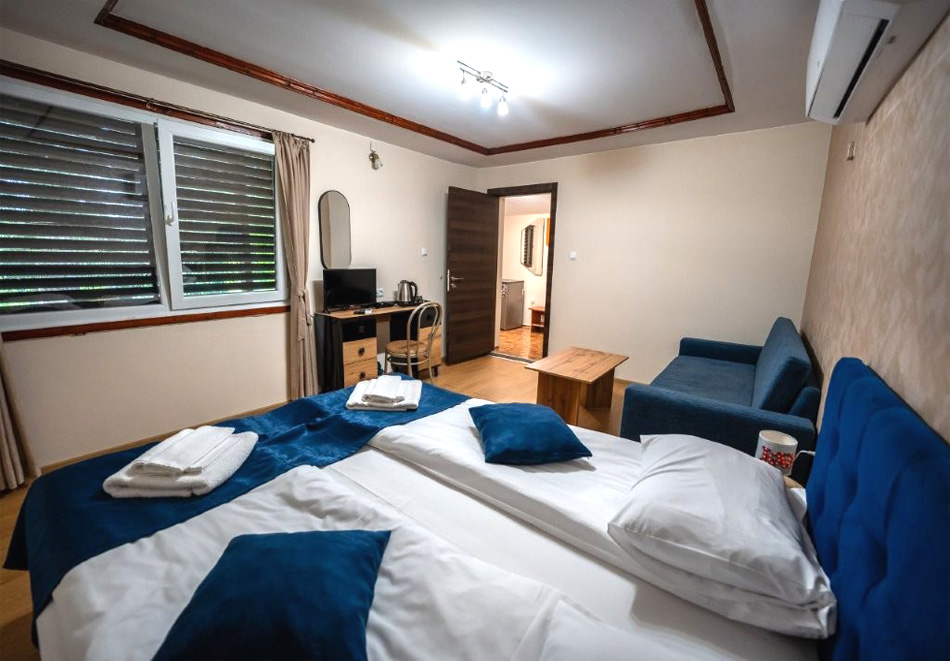 2 нощувки на човек със закуски или закуски и вечери + външно джакузи и сауна от Комплекс Асеневци ***, с. Царева ливада, Тревненски балкан, снимка 18