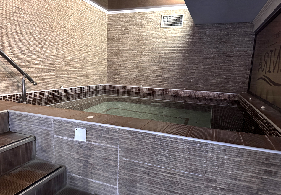 Делник във Велинград! Нощувка на човек със закуска и вечеря + минерален басейн и релакс зона от хотел Енира****, снимка 12