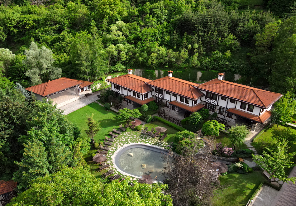 Почивка от април в Девин: Нощувка на човек със закуска и вечеря + вътрешен басейн, външни топила, СПА и Терма зона с минерална вода от хотел Исмена****, снимка 3