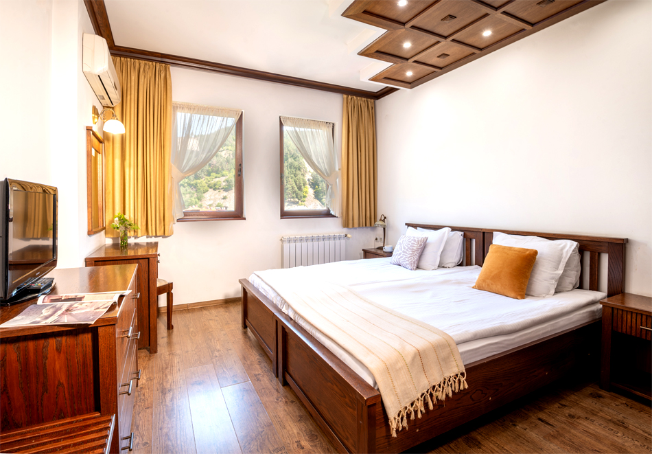 Почивка от април в Девин: Нощувка на човек със закуска и вечеря + вътрешен басейн, външни топила, СПА и Терма зона с минерална вода от хотел Исмена****, снимка 14