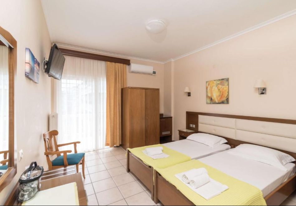 Ранни записвания на 80м. от плажа в хотел Gold Stern***, Паралия Катерини, Гърция! Нощувка на човек със закуска и възможност за вечеря, снимка 3