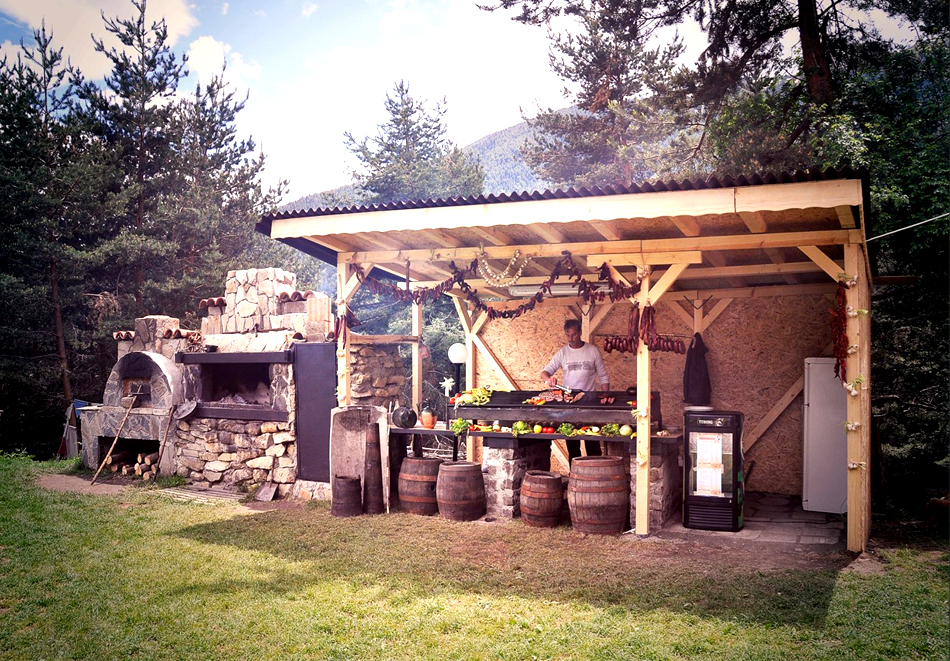 Нова година в Паничище! 2 или 3 нощувки на човек със закуски и вечери, едната Празнична с DJ парти от хотел Теменуга, снимка 12