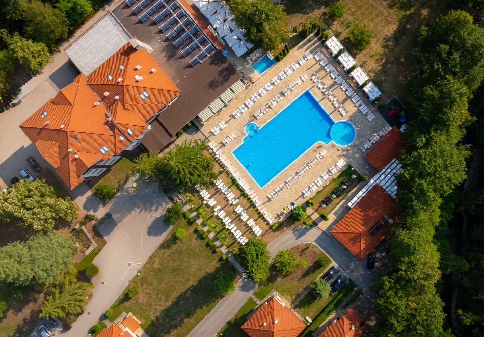 Нощувка, закуска и вечеря на човек + топло външно джакузи, басейн и релакс пакет в комплекс Острова, с. Бели Осъм, снимка 23