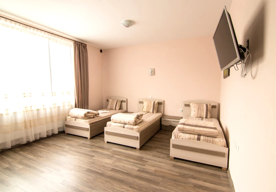 Никулден в Севлиево! 2 нощувки на човек със закуски и Празнична вечеря от Комплекс Христови, снимка 6