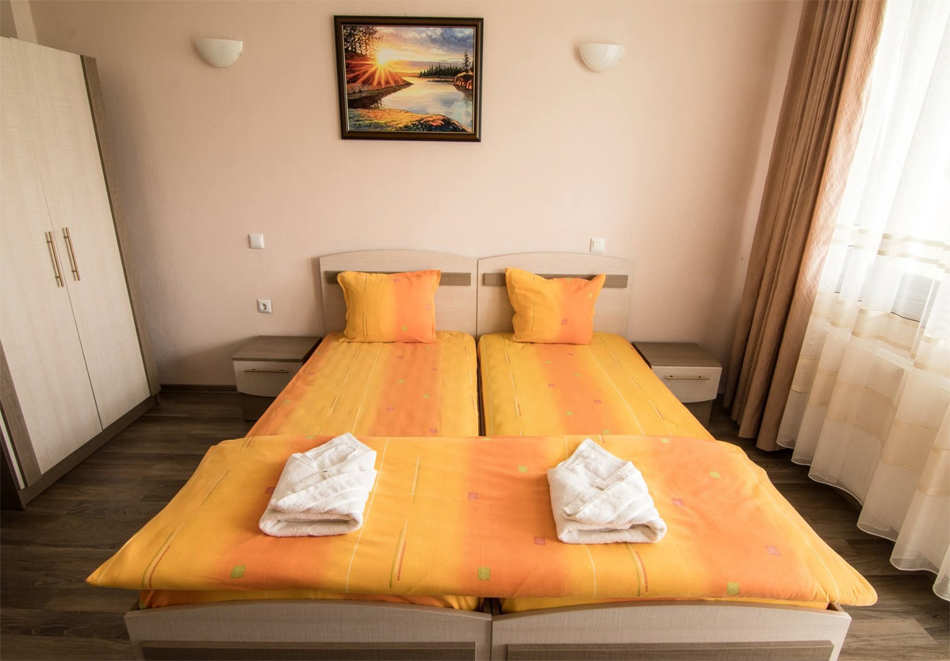 Никулден в Севлиево! 2 нощувки на човек със закуски и Празнична вечеря от Комплекс Христови, снимка 12