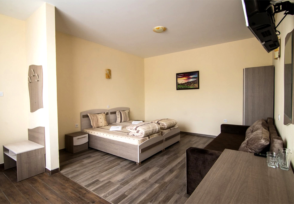 Никулден в Севлиево! 2 нощувки на човек със закуски и Празнична вечеря от Комплекс Христови, снимка 9