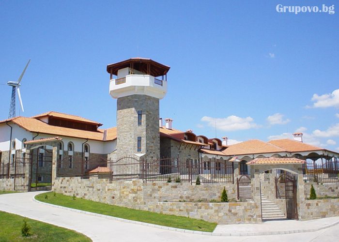 Нощувка на човек със закуска или закуска и вечеря от Комплекс Шато Уинди Хилс до Сливенски минерални бани, снимка 4