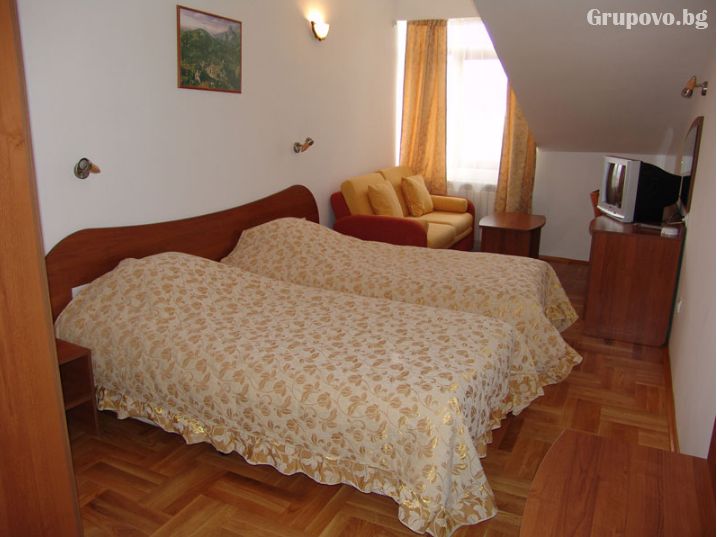 Нощувка на човек със закуска или закуска и вечеря от Комплекс Шато Уинди Хилс до Сливенски минерални бани, снимка 6