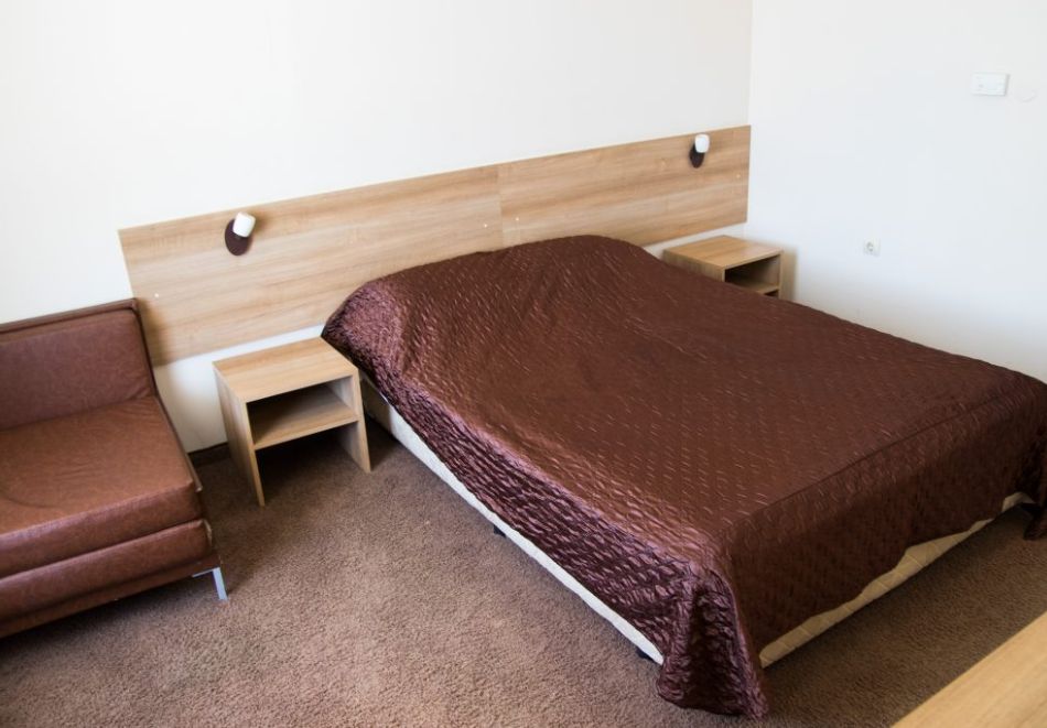 Нова година в Ловеч! 2 или 3 нощувки на човек +  закуски и вечери, едната празнична от хотел Лиани***, снимка 3