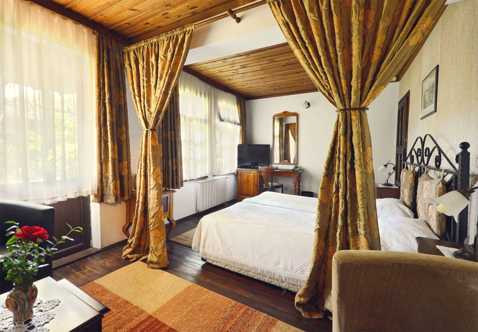 Почивка, до Габрово! Нощувка на човек със закуска или закуска и вечеря от Семеен хотел Фенерите, снимка 6