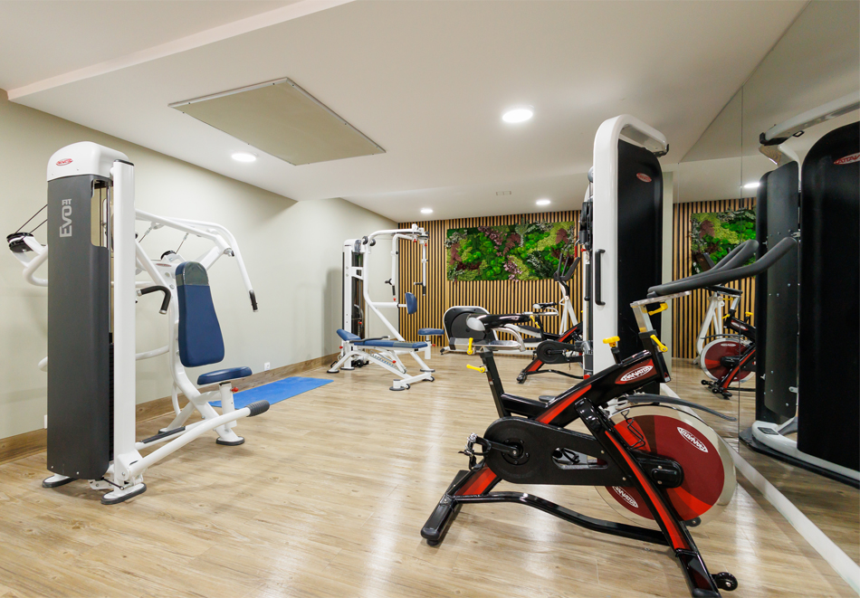 Нова година във Вихрен Роял Палас ****, Банско! 3 нощувки на човек със закуски и вечери, едната Празнична в допълнителната зала на ресторанта + топъл басейн и термална зона., снимка 7