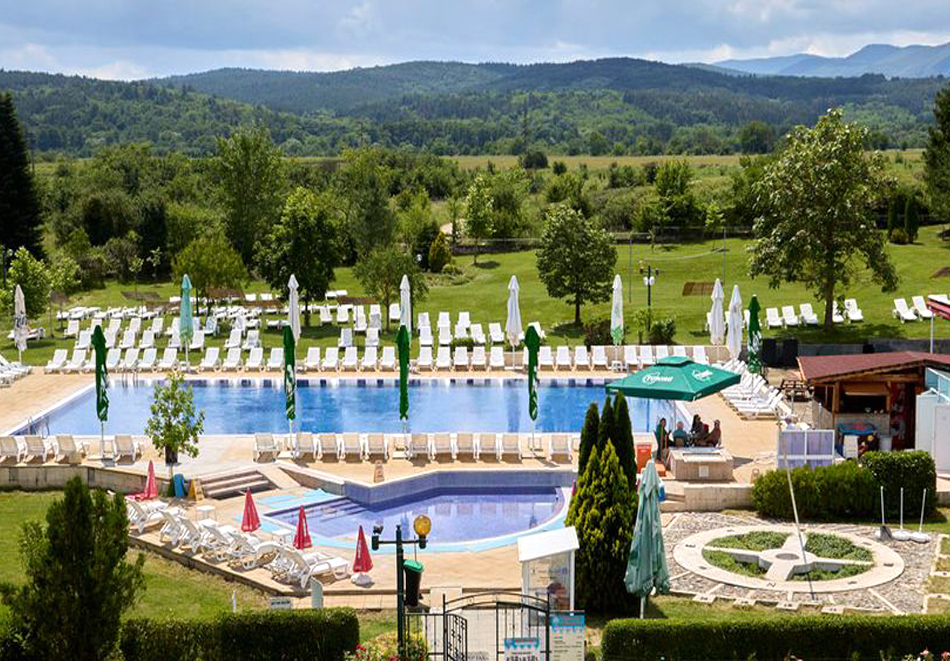 От януари в Балнеохотел Павел баня! 10 нощувки на човек със закуски, обеди и вечери + минерален басейн, медицински преглед и 3 процедури на ден, снимка 3