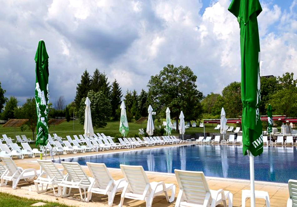 От януари в Балнеохотел Павел баня! 10 нощувки на човек със закуски, обеди и вечери + минерален басейн, медицински преглед и 3 процедури на ден, снимка 4