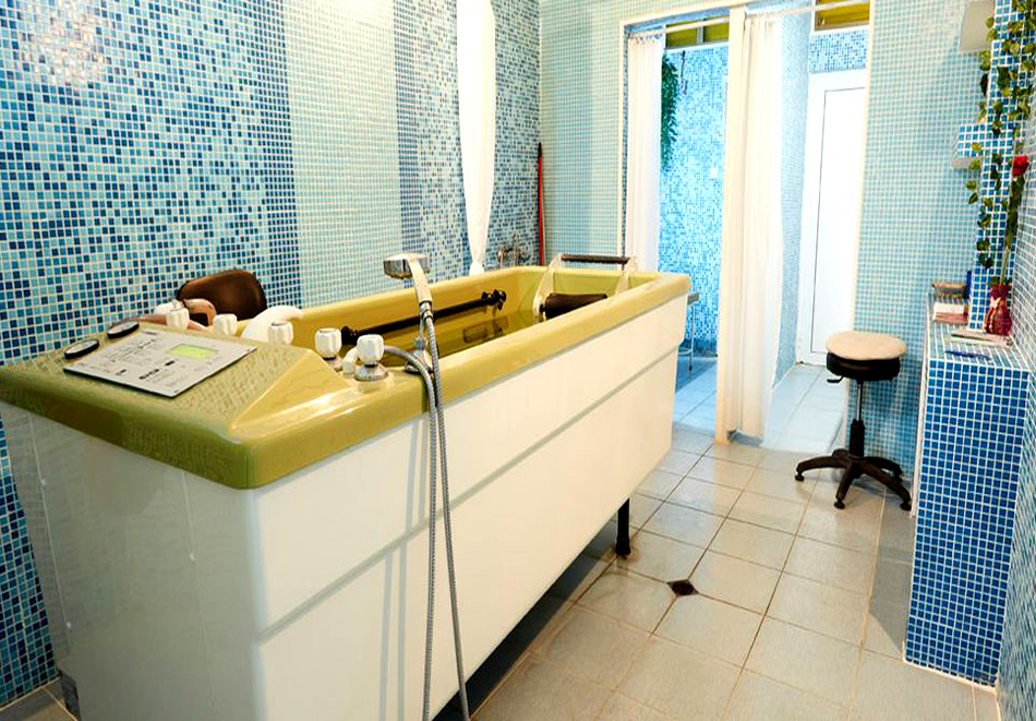 От януари в Балнеохотел Павел баня! 10 нощувки на човек със закуски, обеди и вечери + минерален басейн, медицински преглед и 3 процедури на ден, снимка 13