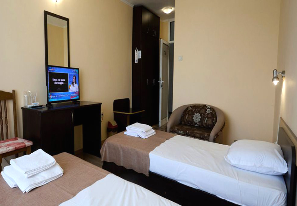 От януари в Балнеохотел Павел баня! 10 нощувки на човек със закуски, обеди и вечери + минерален басейн, медицински преглед и 3 процедури на ден, снимка 19