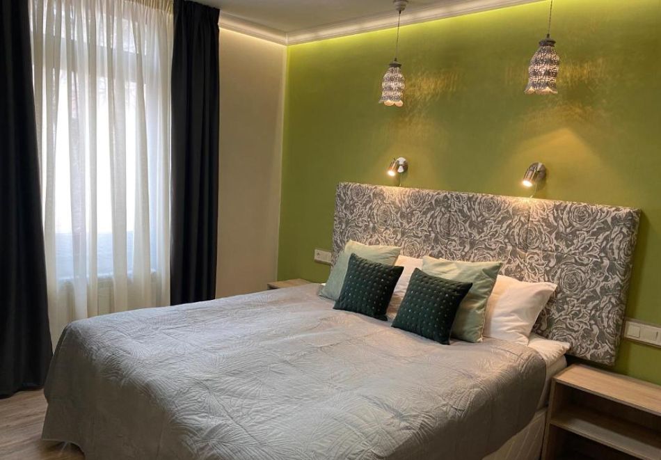 Нощувка на човек със закуска в хотел Покрит мост, Ловеч, снимка 4