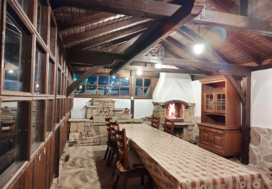 Нощувка в самостоятелна къща за 16 човека и ползване на оборудван кухненски бокс и механа от къща При Комина, Дряново, снимка 5