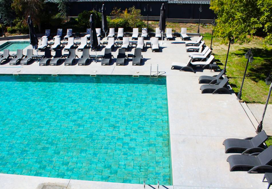 Есенен релакс в НОВООТКРИТИЯ четиризвезден хотел Стилатерм СПА 4* в Хасковски минерални бани! Нощувка на човек със закуска и вечеря +  2 минерални басейни и релакс зона, снимка 3