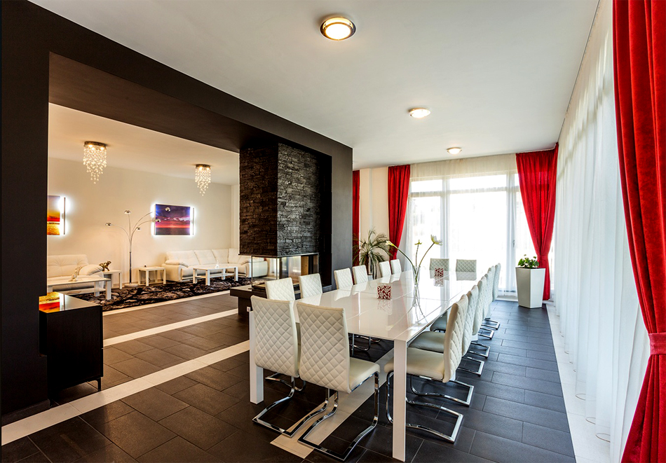 Нощувка на човек със закуска + открит акватоничен басейн с минерална вода от Комплекс Европа***, Долна Баня, снимка 6