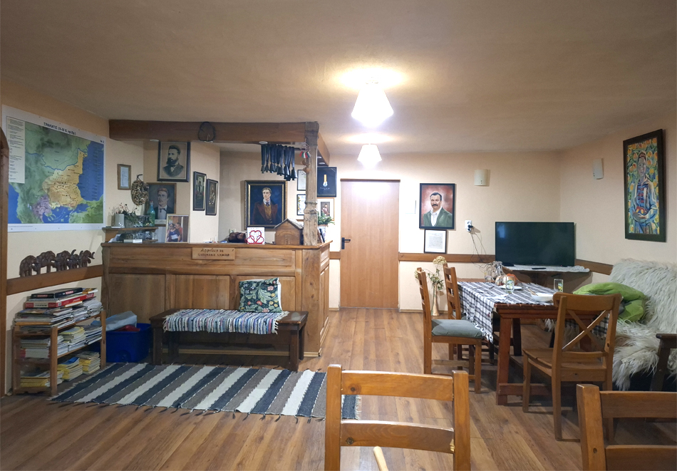 Уикенд до Пампорово! Нощувка за 24 човека + домашна закуска и ползване на трапезария с камина и напълно оборудвана кухня от Къща за гости У Нико, Орехово, снимка 7