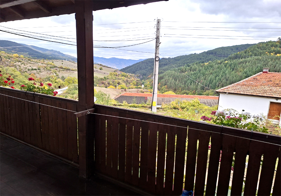 Уикенд до Пампорово! Нощувка за 24 човека + домашна закуска и ползване на трапезария с камина и напълно оборудвана кухня от Къща за гости У Нико, Орехово, снимка 19