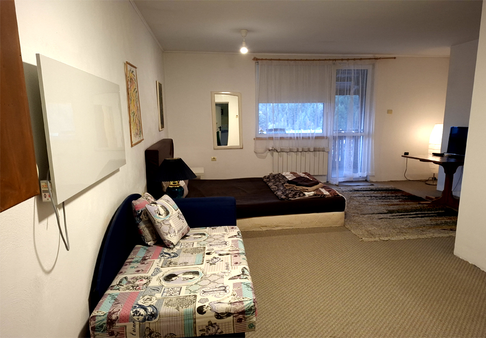 Уикенд до Пампорово! Нощувка за 24 човека + домашна закуска и ползване на трапезария с камина и напълно оборудвана кухня от Къща за гости У Нико, Орехово, снимка 15