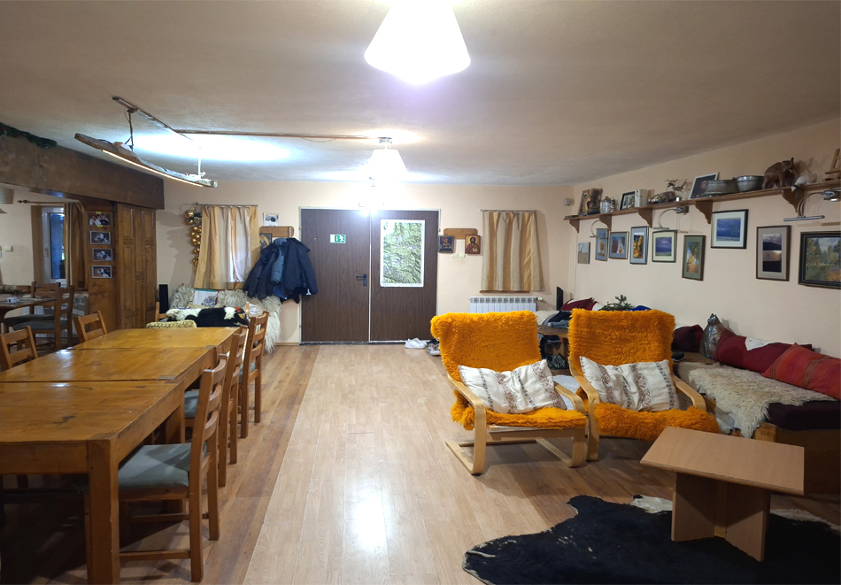 Уикенд до Пампорово! Нощувка за 24 човека + домашна закуска и ползване на трапезария с камина и напълно оборудвана кухня от Къща за гости У Нико, Орехово, снимка 4