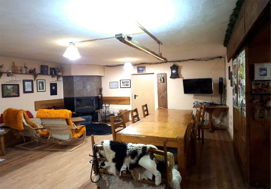 Уикенд до Пампорово! Нощувка за 24 човека + домашна закуска и ползване на трапезария с камина и напълно оборудвана кухня от Къща за гости У Нико, Орехово, снимка 9