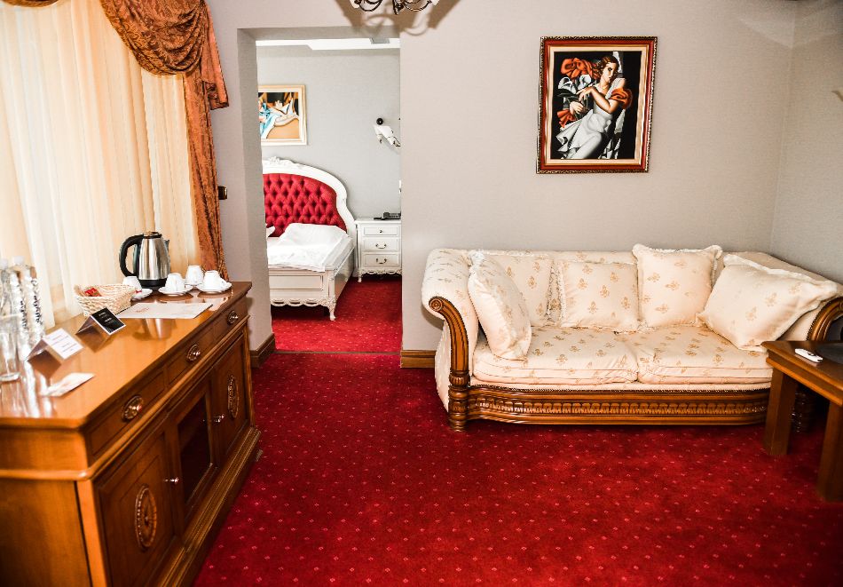 Винен тур край Белоградчик! Нощувка със закуска на човек + дегустация във винарска изба "Магура" - Дълбоко в сърцето на пещерата + басейн с релакс зона в хотел Скалите, снимка 10