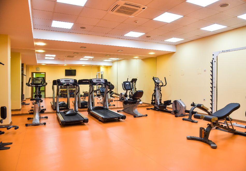 Винен тур край Белоградчик! Нощувка със закуска на човек + дегустация във винарска изба "Магура" - Дълбоко в сърцето на пещерата + басейн с релакс зона в хотел Скалите, снимка 7