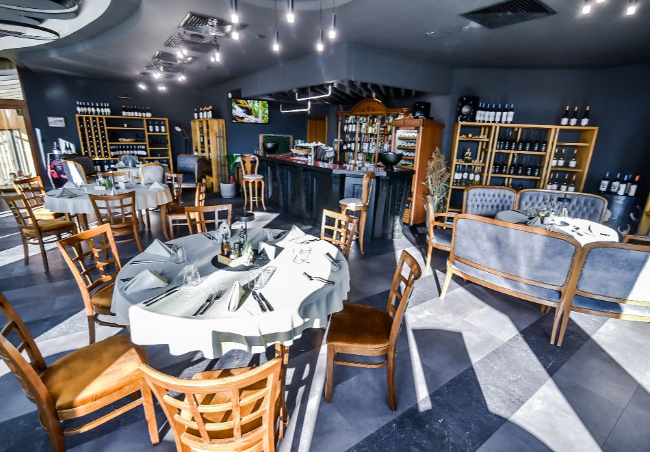 Винен тур край Белоградчик! Нощувка със закуска на човек + дегустация във винарска изба "Магура" - Дълбоко в сърцето на пещерата + басейн с релакс зона в хотел Скалите, снимка 16