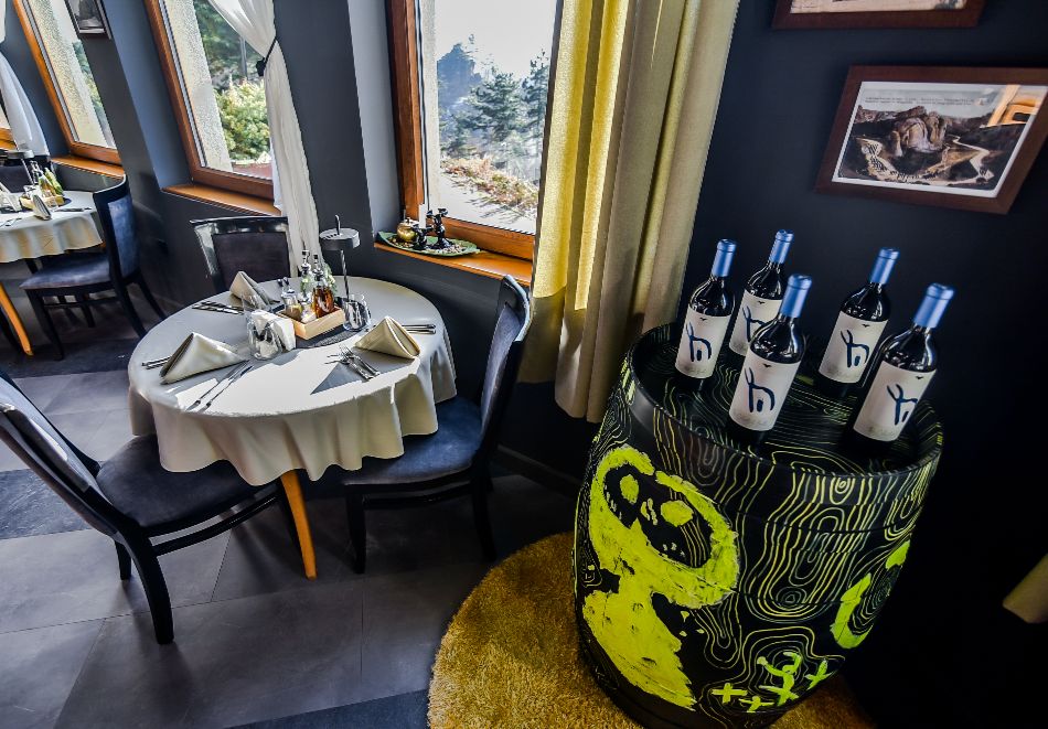 Винен тур край Белоградчик! Нощувка със закуска на човек + дегустация във винарска изба "Магура" - Дълбоко в сърцето на пещерата + басейн с релакс зона в хотел Скалите, снимка 17