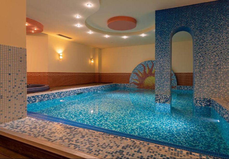 Винен тур край Белоградчик! Нощувка със закуска на човек + дегустация във винарска изба "Магура" - Дълбоко в сърцето на пещерата + басейн с релакс зона в хотел Скалите, снимка 3