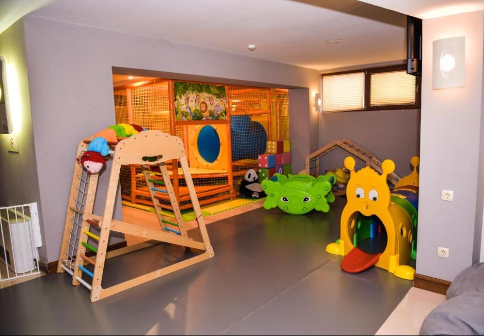 Винен тур край Белоградчик! Нощувка със закуска на човек + дегустация във винарска изба "Магура" - Дълбоко в сърцето на пещерата + басейн с релакс зона в хотел Скалите, снимка 12