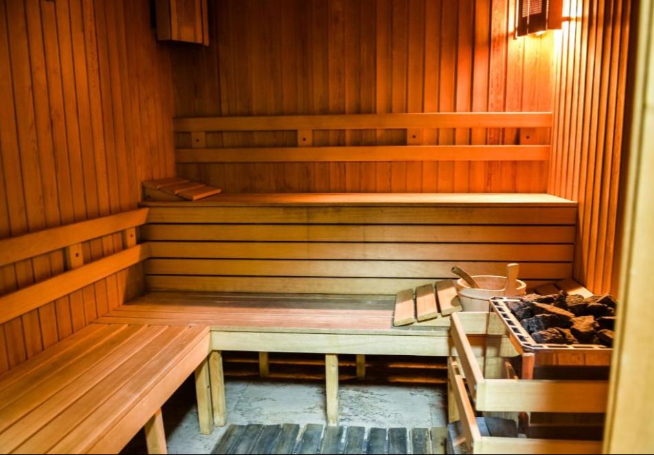 Винен тур край Белоградчик! Нощувка със закуска на човек + дегустация във винарска изба "Магура" - Дълбоко в сърцето на пещерата + басейн с релакс зона в хотел Скалите, снимка 4