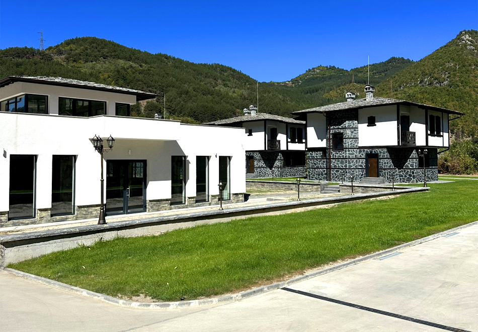 Нощувка на човек и възможност за закуска, обяд и вечеря + вътрешен плувен басейн с детска част и релакс зона от Къщи за гости Девин Ривър, Девин, снимка 4