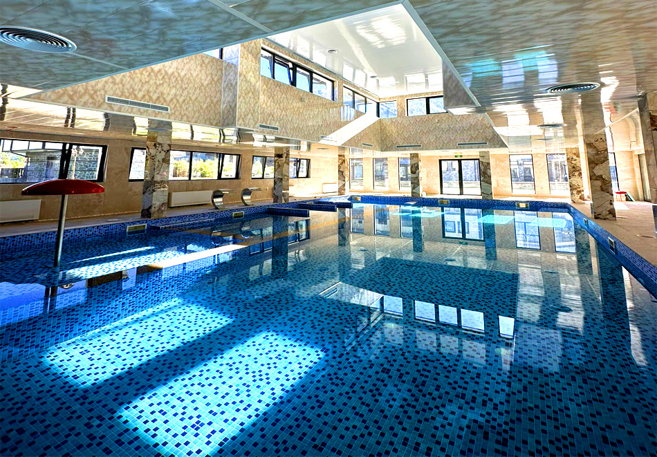 Нощувка на човек и възможност за закуска, обяд и вечеря + вътрешен плувен басейн с детска част и релакс зона от Къщи за гости Девин Ривър, Девин, снимка 6