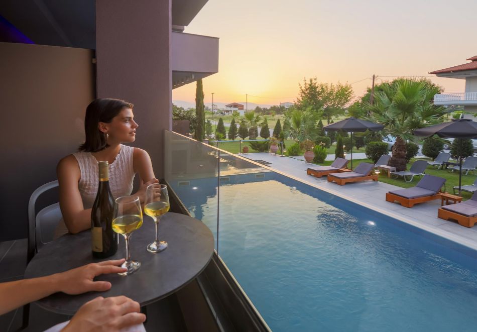 Ранни записвания на 250м. от плажа в Паралия Катерини! Нощувка на човек със закуска и вечеря + басейн в хотел Yakinthos, Гърция, снимка 7