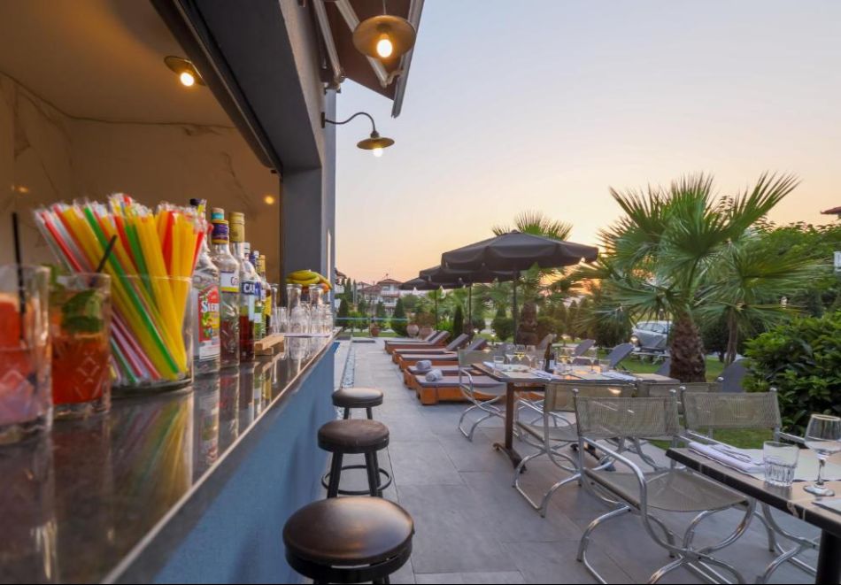 Ранни записвания на 250м. от плажа в Паралия Катерини! Нощувка на човек със закуска и вечеря + басейн в хотел Yakinthos, Гърция, снимка 15