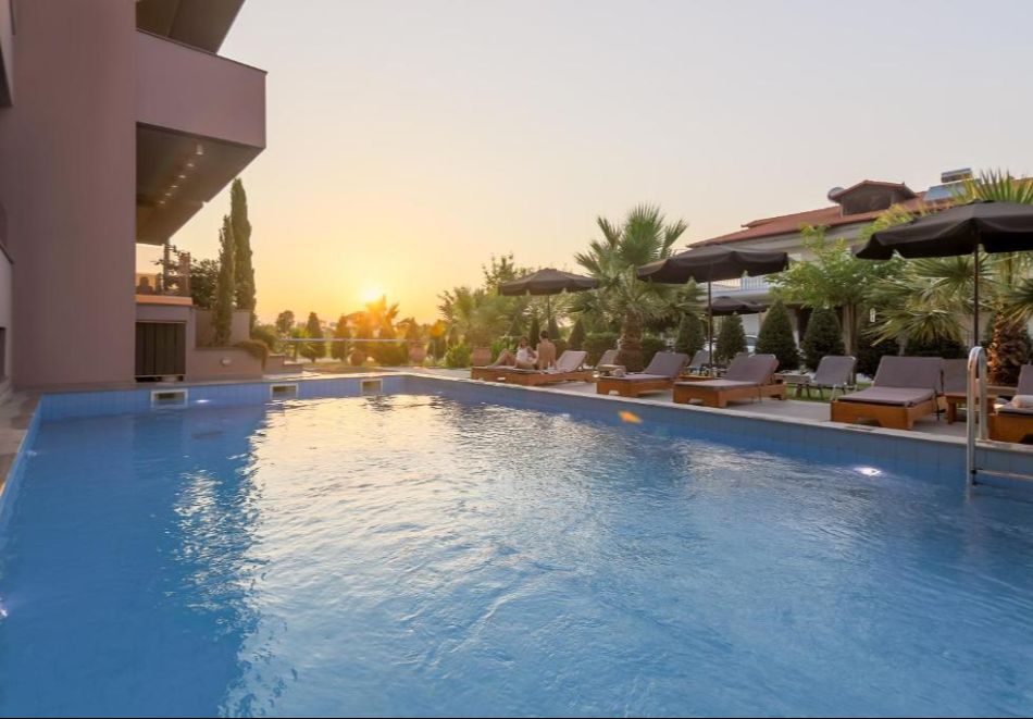 Ранни записвания на 250м. от плажа в Паралия Катерини! Нощувка на човек със закуска и вечеря + басейн в хотел Yakinthos, Гърция, снимка 6