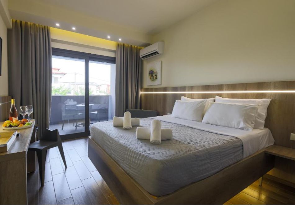 Ранни записвания на 250м. от плажа в Паралия Катерини! Нощувка на човек със закуска и вечеря + басейн в хотел Yakinthos, Гърция, снимка 11