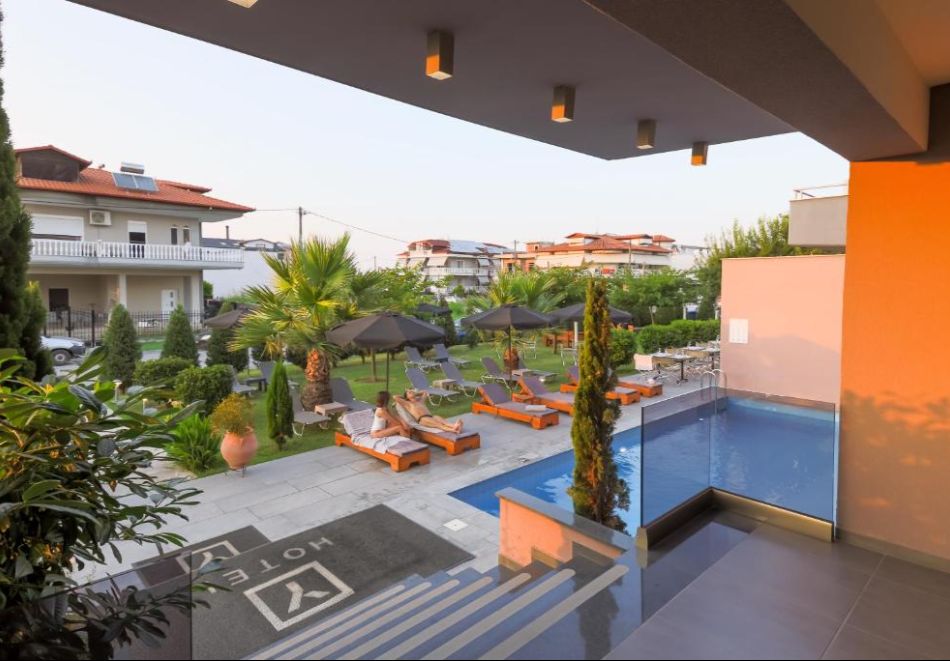 Ранни записвания на 250м. от плажа в Паралия Катерини! Нощувка на човек със закуска и вечеря + басейн в хотел Yakinthos, Гърция, снимка 4