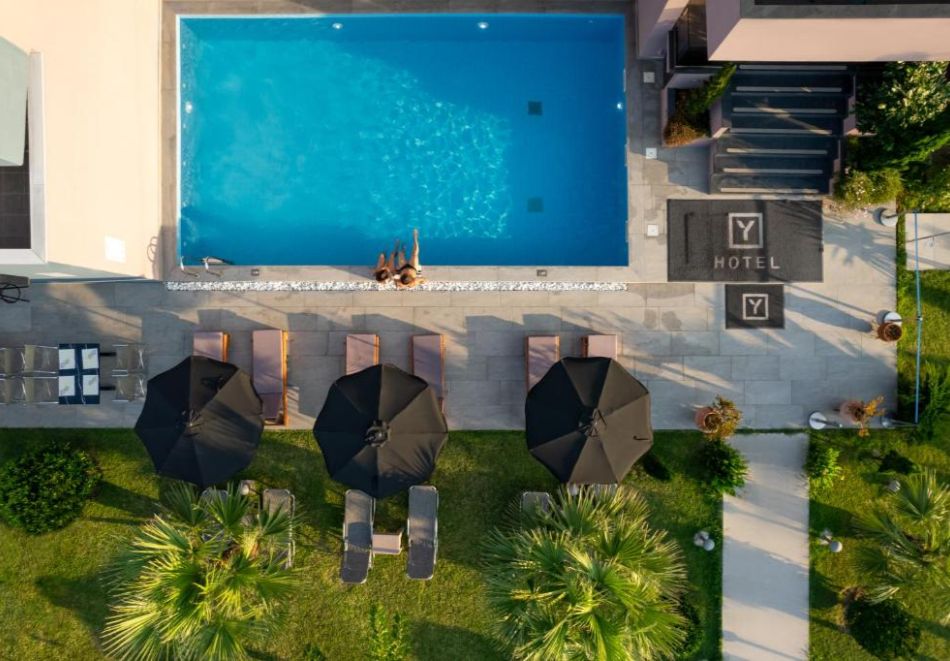 Ранни записвания на 250м. от плажа в Паралия Катерини! Нощувка на човек със закуска и вечеря + басейн в хотел Yakinthos, Гърция, снимка 3