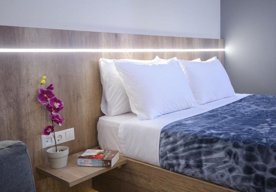 Ранни записвания на 250м. от плажа в Паралия Катерини! Нощувка на човек със закуска и вечеря + басейн в хотел Yakinthos, Гърция, снимка 8